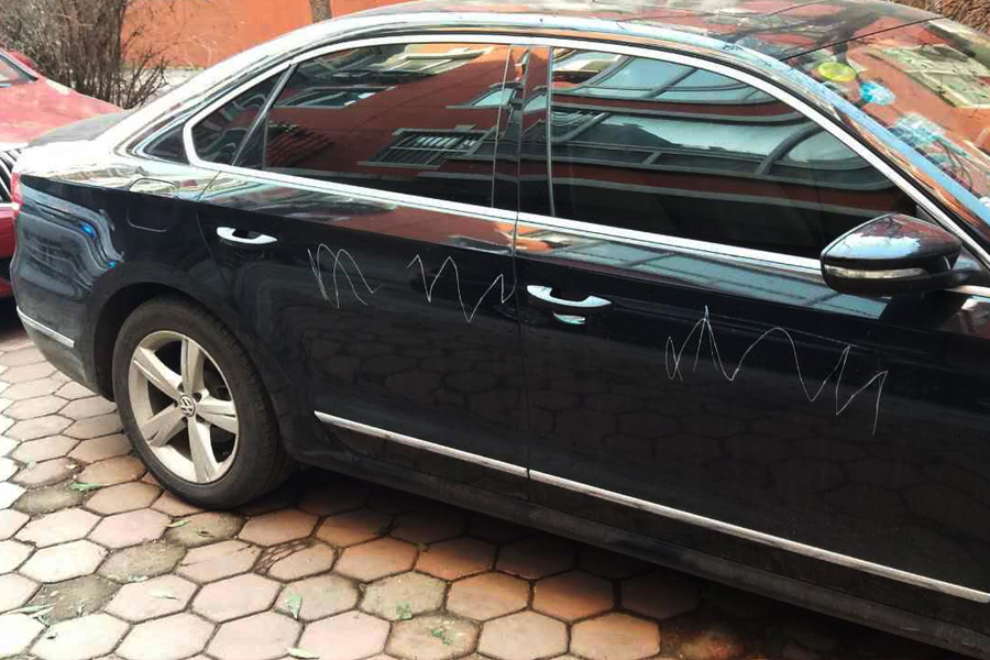 物業(yè)費不等于保管費，業(yè)主車輛被劃，找物業(yè)索賠被駁回！
