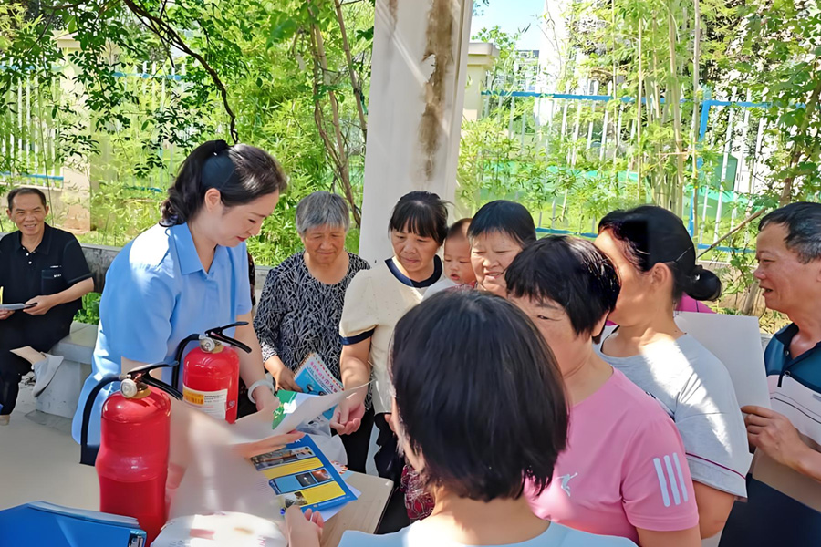 筑牢安全防線！正誠智服“安全宣傳咨詢?nèi)铡?   活動守護(hù)萬家平安